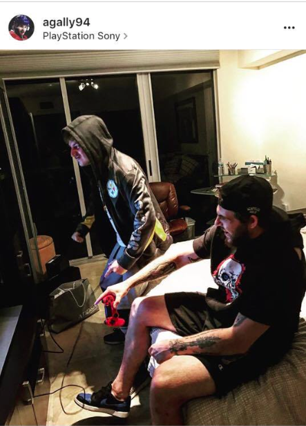  Tout le monde se demande si Alex Galchenyuk joue au PLAYSTATION avec Alex Radulov!!!!