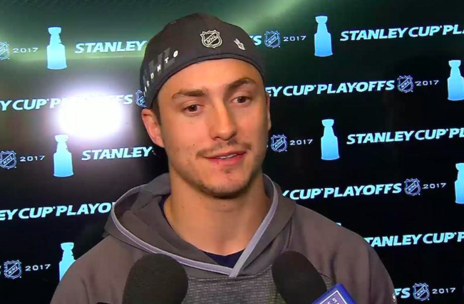 Tyler Bozak est disponible sur le marché..