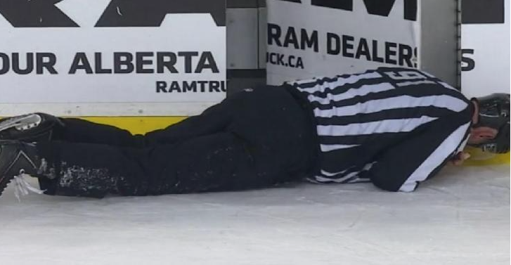 Un jeune de 14 ans...A voulu COUPER la GORGE d'un arbitre..