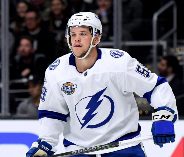 Un vieux FINI de 37 ans oui, mais un jeune de 24 ans NON ?