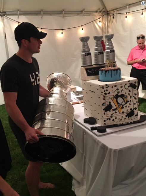 Une SÉCHEUSE pour Sid, un BOL de TOILETTE pour Shaw....