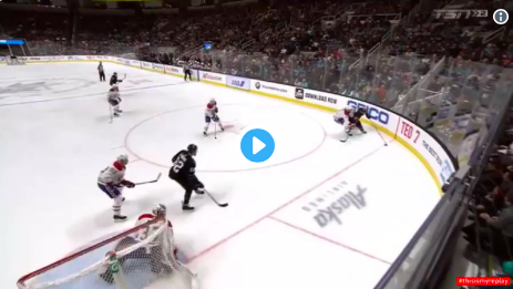 Vidéo: Antti Niemi S'HUMILIE!!!!!!!  Le PIRE GARDIEN de la LNH!!!!!