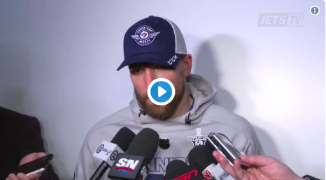 Vidéo: Blake Wheeler NARGUE les fans de Nashville..
