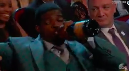 Vidéo: HAHA!!!! PK SUBBAN le PARTY BOY des ESPYS!!!!!