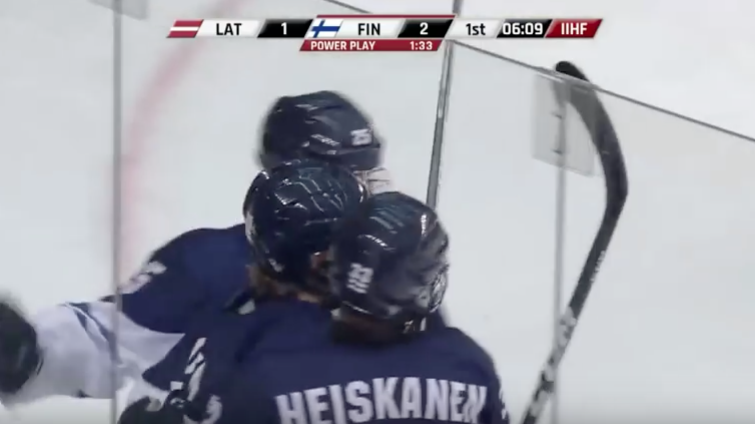 Vidéo: Joni Ikonen a tout CASSÉ au tournoi U-18 avec la Finlande..