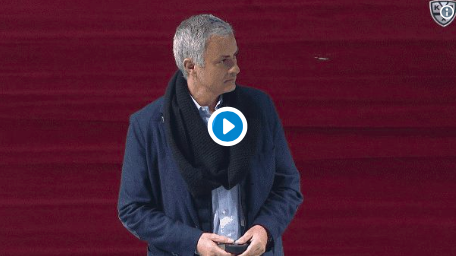 Vidéo: Jose Mourinho se PLANTE sur la glace!!!!