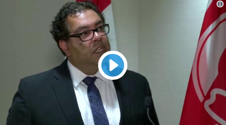 Vidéo: Le MAIRE de Calgary est TELLEMENT ARROGANT..