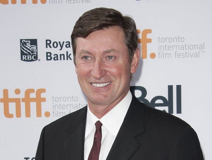 Wayne Gretzky se joint à une équipe de la KHL...
