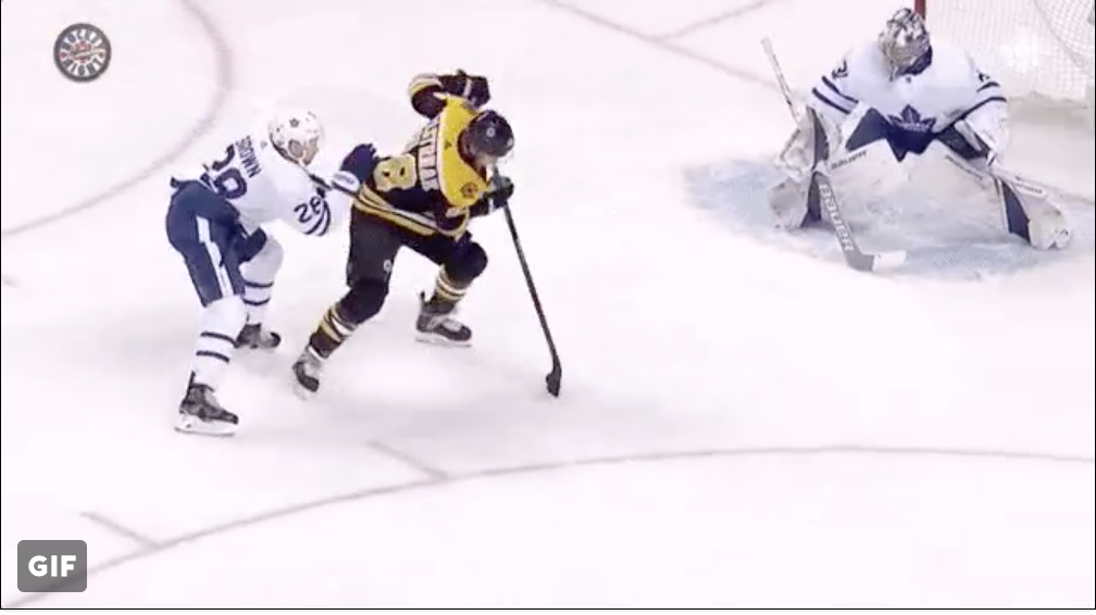 WOW...David Pastrnak a des pas pires mains...