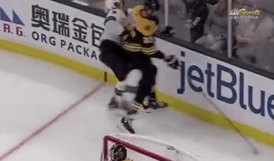 WOW...Evander Kane HUMILIE George Parros !!!