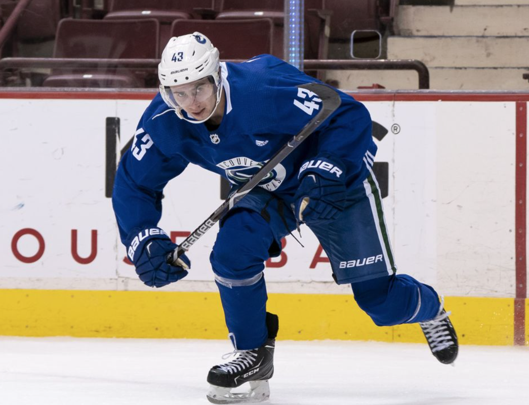 WOW...Quinn Hughes trop fort pour le camp...