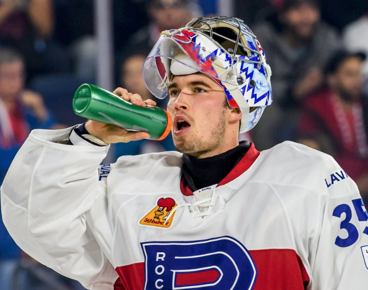 Y faut que Charlie Lindgren arrête de faire ça, si on veut l'échanger...