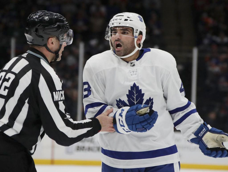 AYOYE...Plusieurs joueurs des Leafs en auraient plein le cul...