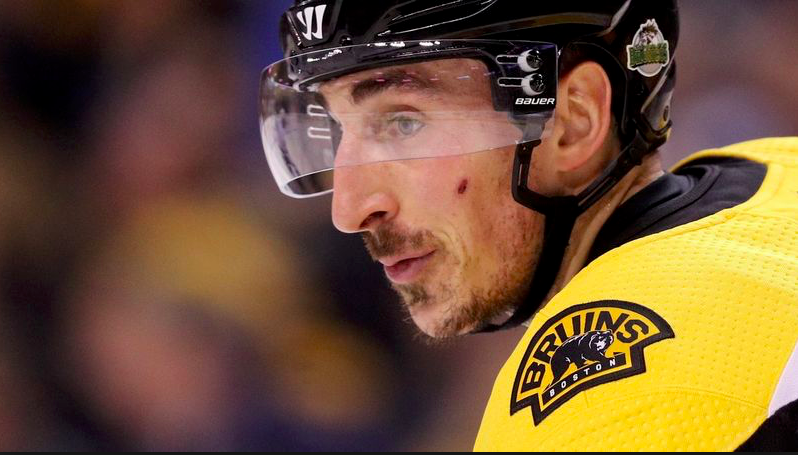 Brad Marchand CHIALE sur la GLACE....de sa propre GLACE...
