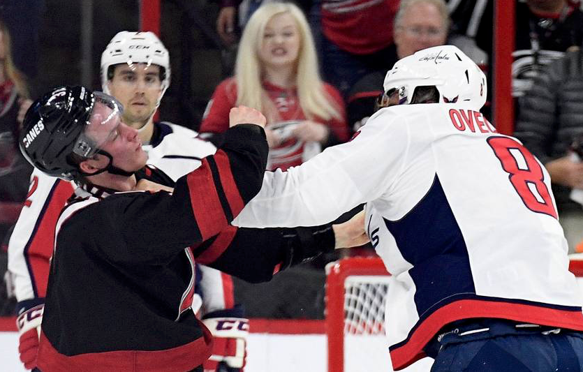 Est-ce que Svechnikov a la face cassée ?