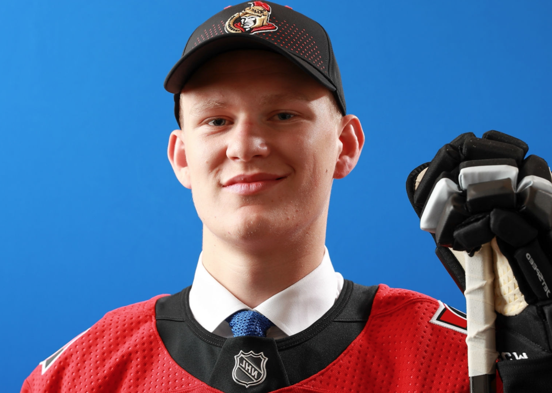 HAHA...Brady Tkachuk a fait la rencontre de son fils...