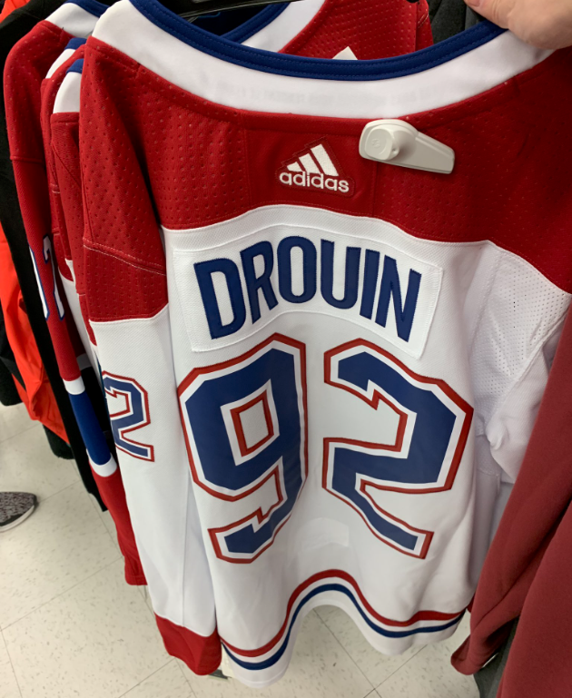 HAHA...Les chandails de Jonathan Drouin en liquidation....