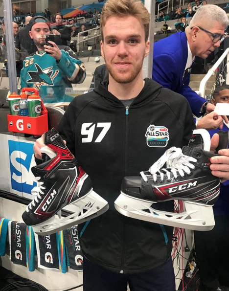 HAHA...McDavid peut marcher, ET...