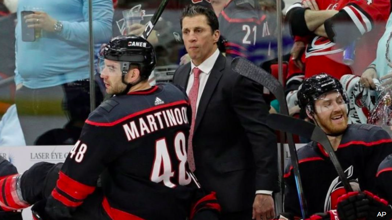 Il faut un JEUNE COACH à Montréal...