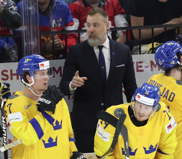 Les Sabres vont piger en Europe pour leur coach ???
