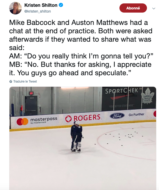 LONGUE DISCUSSION entre Auston Matthews et Mike Babcock à l'entraînement des Leafs.