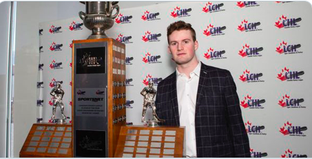 Alexis Lafrenière se CAL...de son trophée...alors que Drouin...