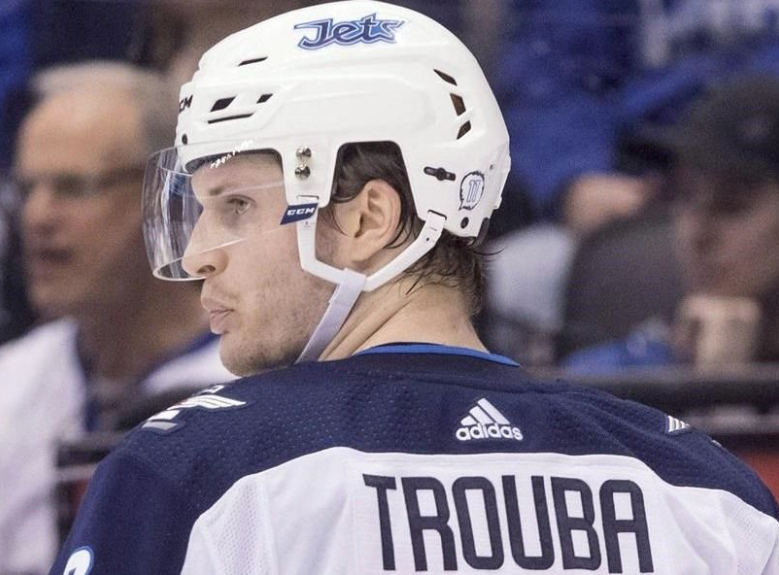 Ça chauffe dans le dossier Jacob Trouba...