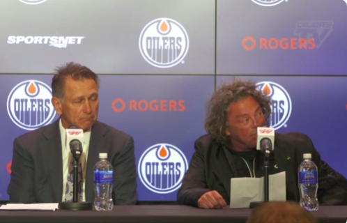 Connor McDavid doit être CONFIANT...HAHA!!!