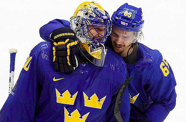 Erik Karlsson est le CHUMMÉ de Victor Hedman..