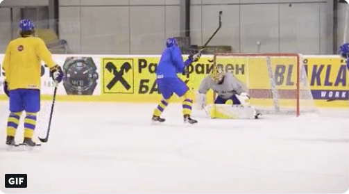 HAHA...Elias Pettersson est créatif en TA...