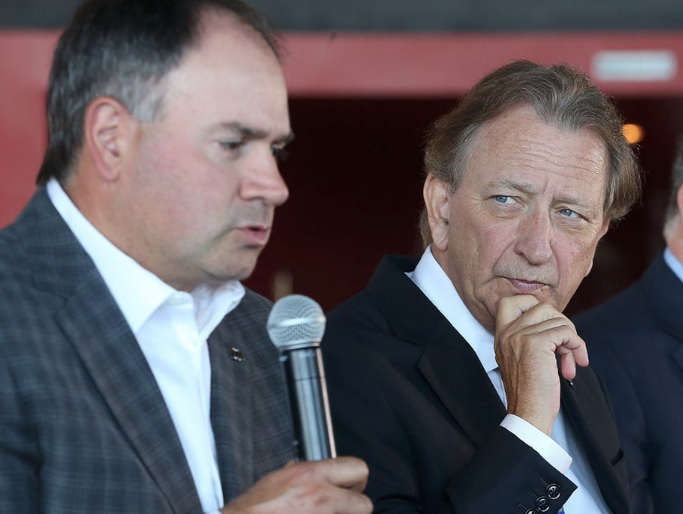 HAHA...Pierre Dorion a la CHIENNE d'Eugene Melnyk...