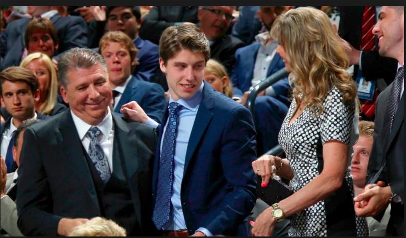 Le père de Mitch Marner est INSULTÉ de la dernière offre des Leafs.