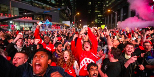 Les Raptors sont rendus PLUS BIG que les Leafs à Toronto...