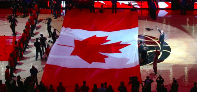 - L'HYMNE NATIONAL au match des Raptors....Chanté en FRANÇAIS..