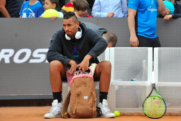 Nick Kyrgios PÈTE une AUTRE COCHE!!!!!