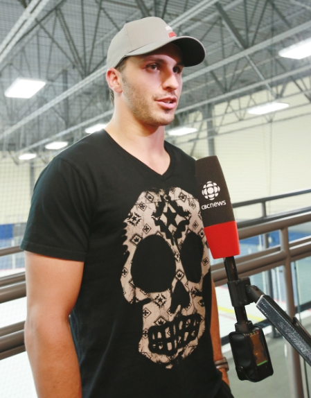 Pourquoi Maxim Lapierre liche le cul de Marc Bergevin ?