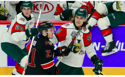 Raphaël Lavoie....Veut avoir les cheveux de Jonathan Drouin.