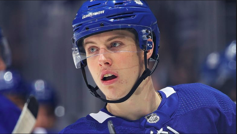 Voilà comment les Maple Leafs tentent de CROSSER Mitch Marner....