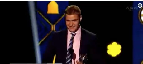 Aleksander Barkov NARGUE les fans de la Floride!!!! OUCH!!!!!