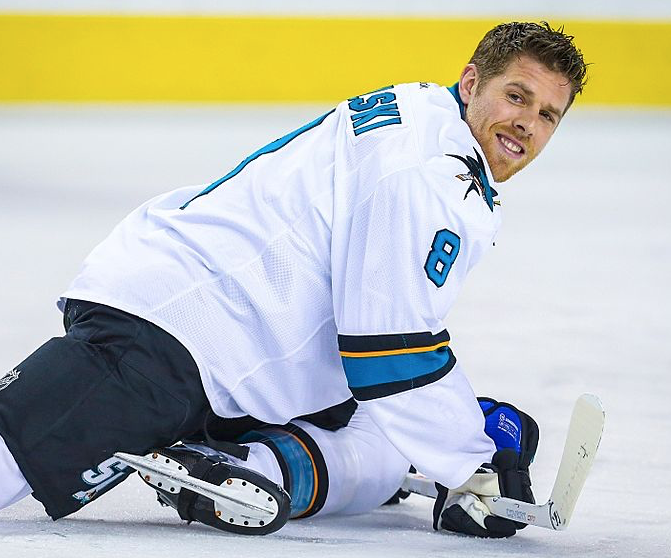 AYOYE...Joe Pavelski ne niaise pas avec la PUCK...