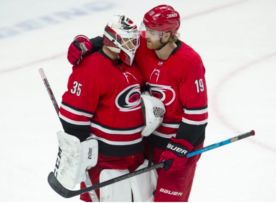 Ça continue de JASER entre les Leafs et les Hurricanes..