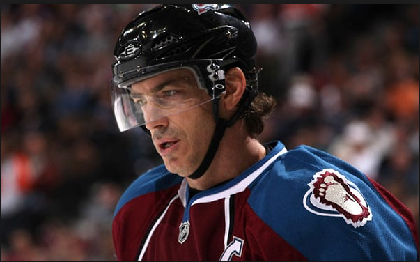 Joe Sakic a déjà signé une OFFRE HOSTILE...