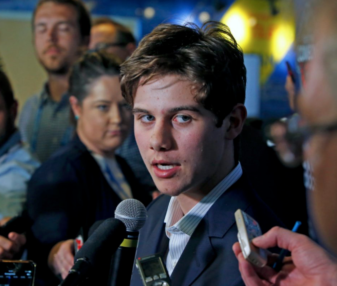L'agent de Jack Hughes, l'a retiré...