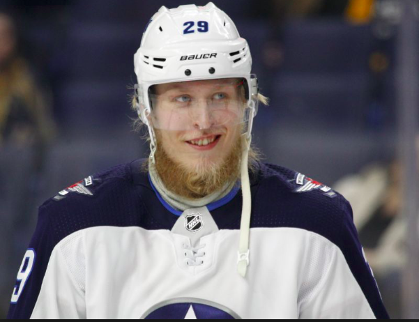 Le CH devrait soumettre une OFFRE HOSTILE à Patrik Laine....ou....