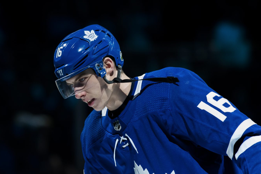 Les équipes qui ont déjà leurs OFFRES HOSTILES pour Mitch Marner sont CRAMPÉS...