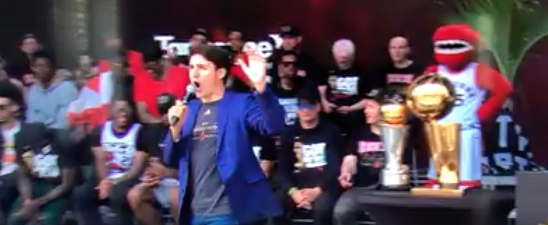 Les joueurs des Raptors rient de Justin Trudeau!!!! HAHA!!