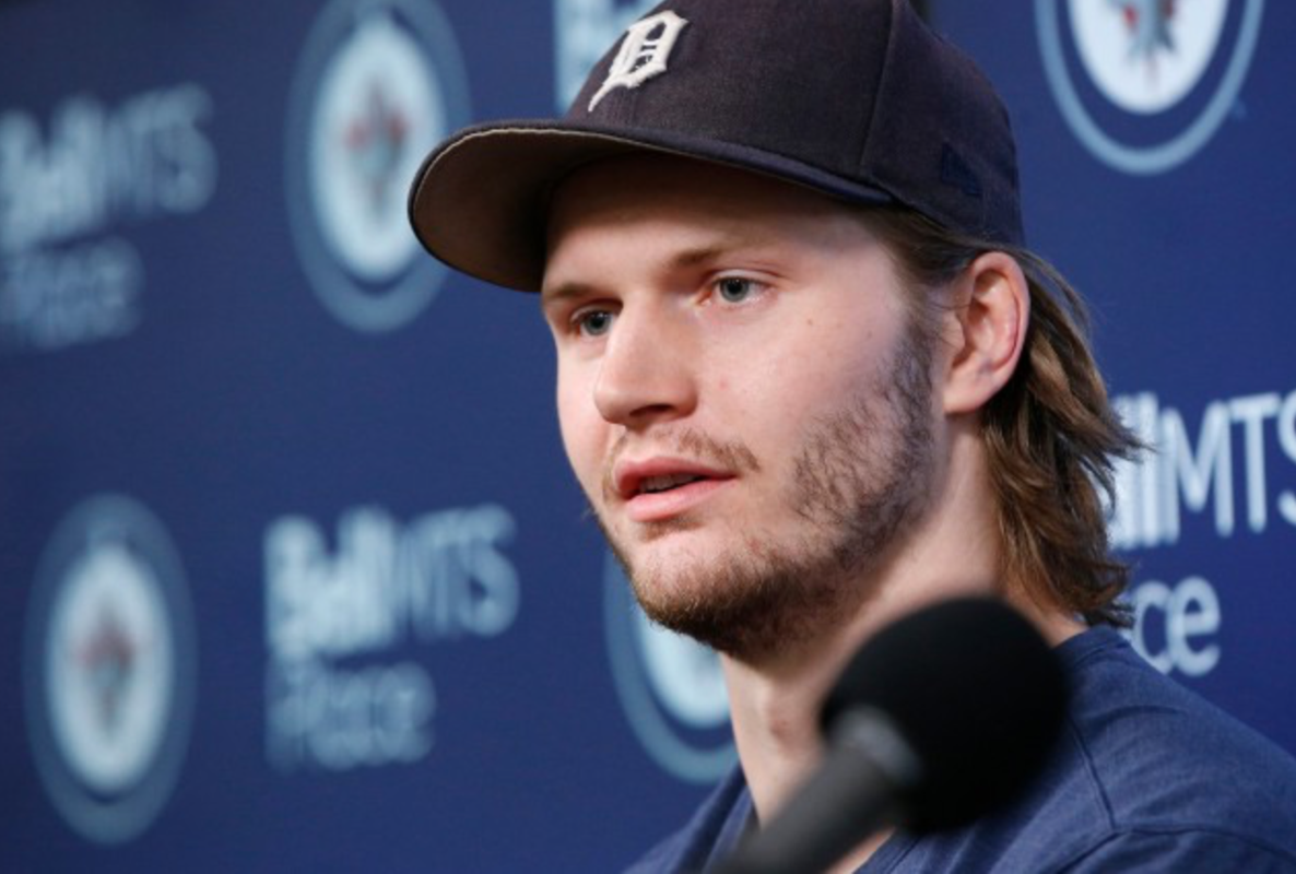 Un peu plus et Jacob Trouba demande le salaire d'Erik Karlsson...