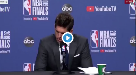 Vidéo: Le DG des Warriors a pleuré à CHAUDES LARMES...après la GRAVE BLESSURE de Kevin Durant....