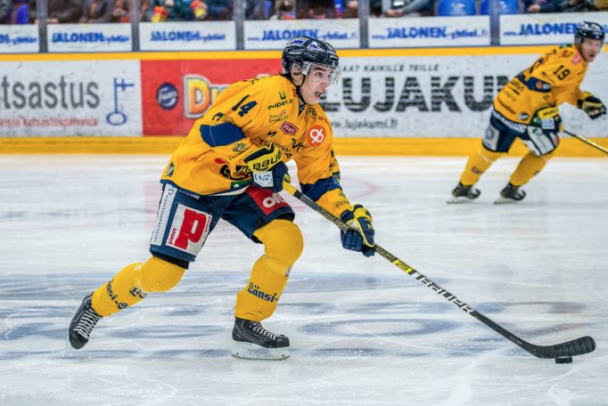 WOW...Ville Heinola contre Kaapo Kakko...