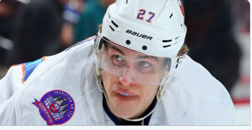Anders Lee doit se sentir BIZARRE....